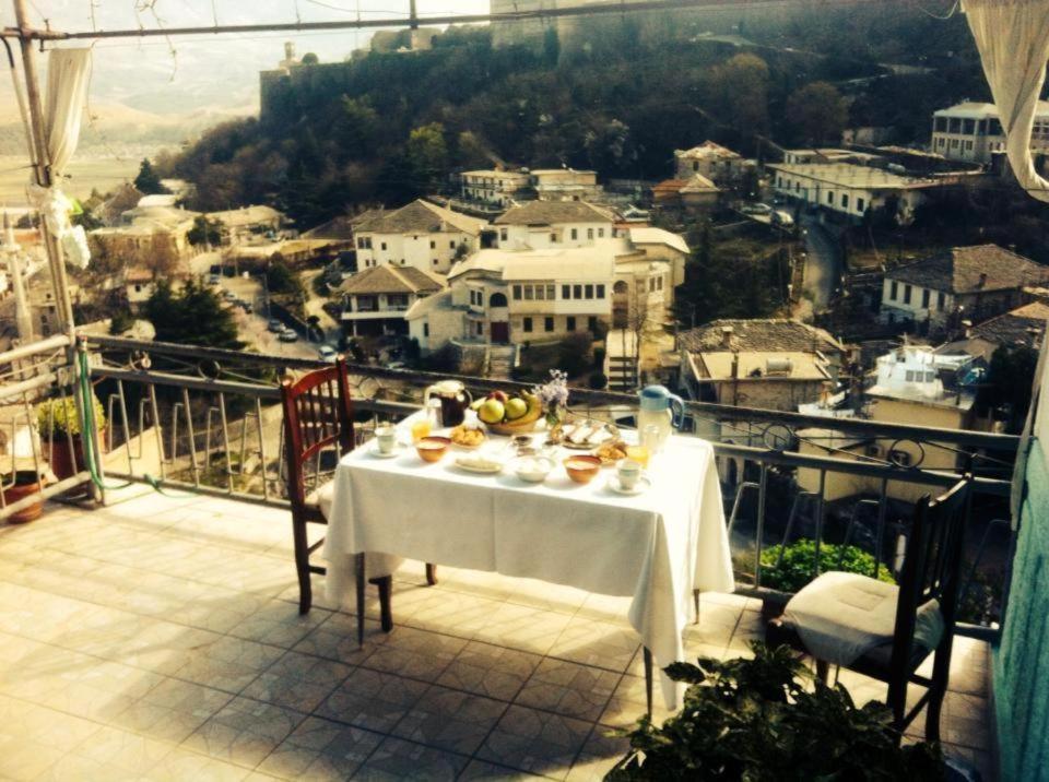 Ruols Guesthouse Gjirokastër 외부 사진