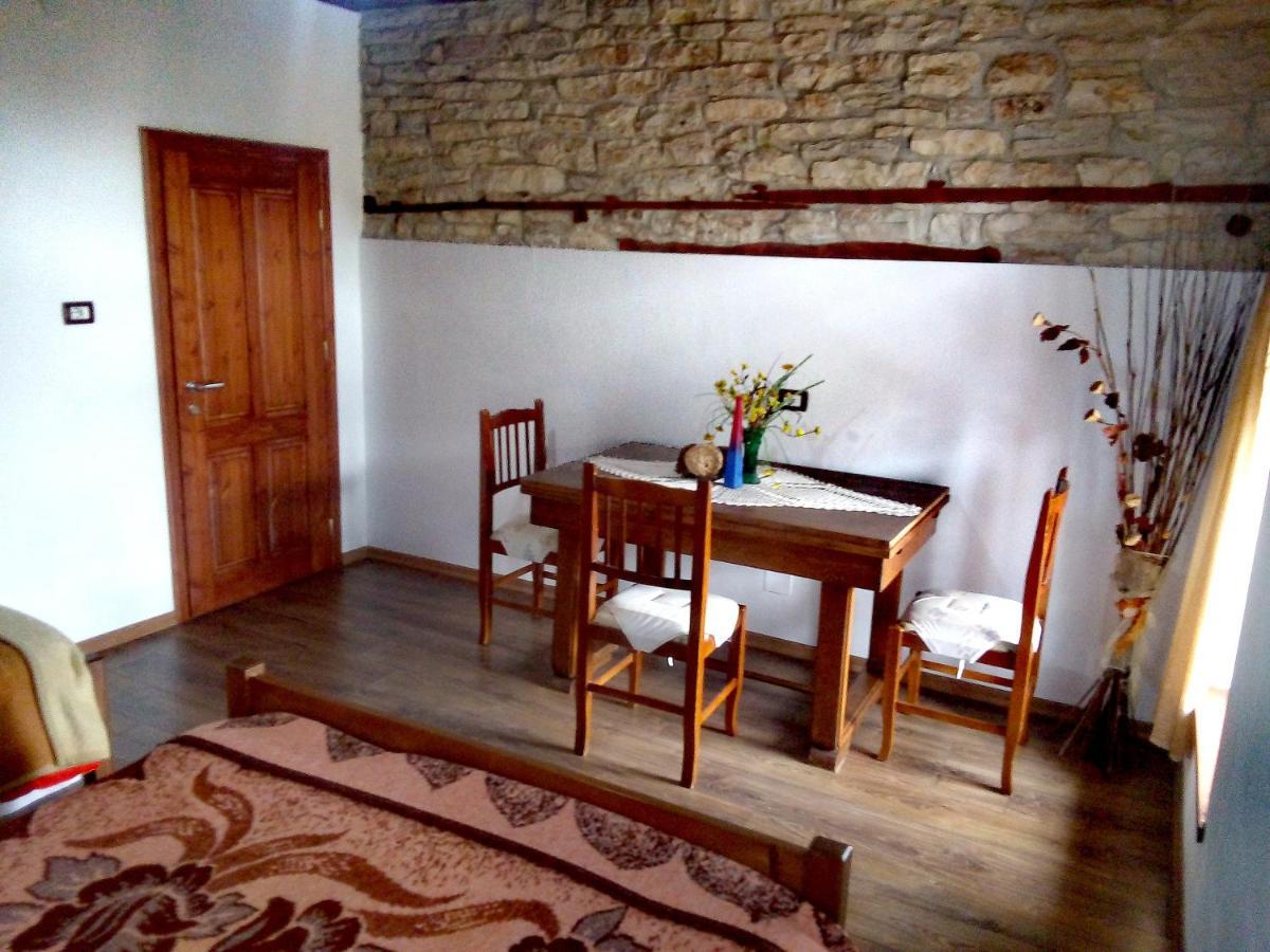 Ruols Guesthouse Gjirokastër 외부 사진