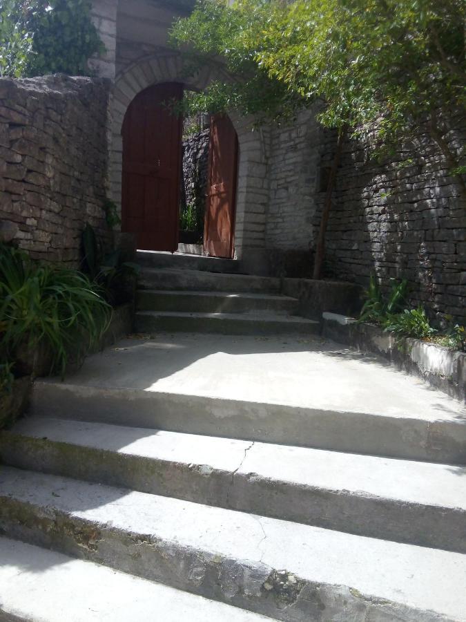Ruols Guesthouse Gjirokastër 외부 사진