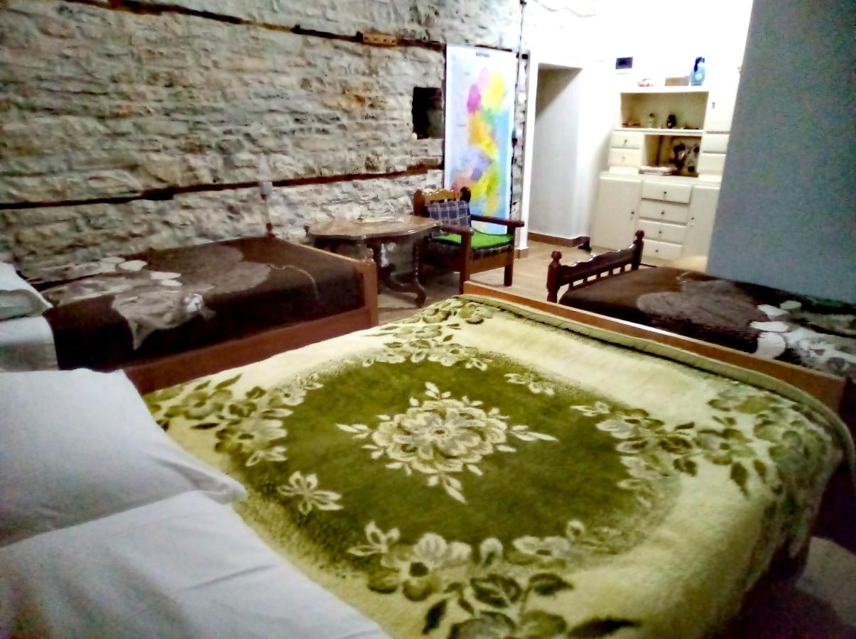 Ruols Guesthouse Gjirokastër 외부 사진